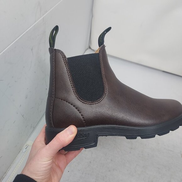 Blundstone WOMENS Brown Vegan Chelsea Boot - Picture 2 of 7